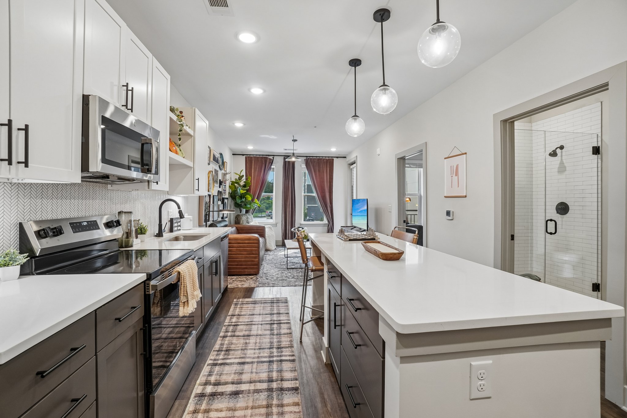 Model kitchen with oversized island and quartz countertops
